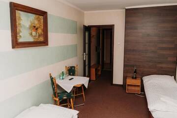 Фото номера Трехместный номер Отель Hotel Kinga г. Жарки-Летниско 5