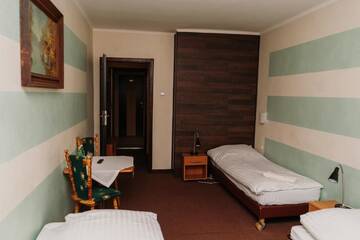 Фото номера Трехместный номер Отель Hotel Kinga г. Жарки-Летниско 3
